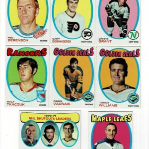 Lot of 8 1971-72 Topps Hockey Cards